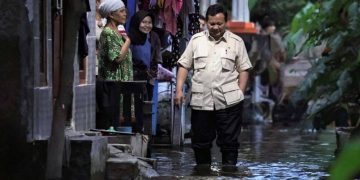 Tinjau Lokasi Banjir di Bekasi, Prabowo Pastikan Korban Dapat MBG