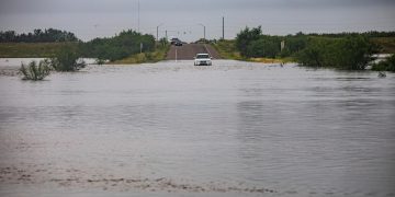 Tips Berkendara Saat Musim Banjir