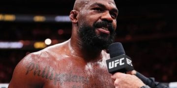 Juara kelas berat UFC Jon Jones direncakan akan melawan juara sementara Tom Aspinall pada musim panas 2025. (Laman MMA Fighting/ Jeff Bottari/Zuffa LLC)