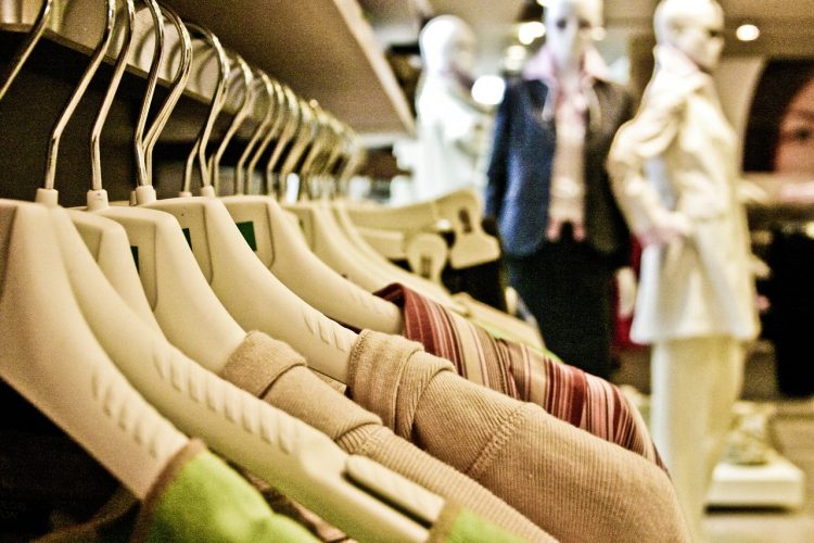 Tips Memilih Baju Lebaran Agar Terlihat Lebih Langsing