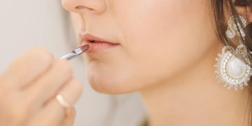 Tips Makeup “Habis Mandi” yang Jadi Tren di TikTok