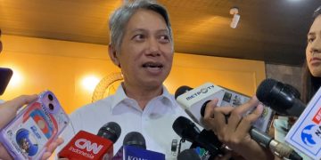 Kepala BKN, Zudan Arif Fakrulloh saat diwawancarai di Kompleks Parlemen, Senayan, Jakarta Pusat, Selasa (22/4/2025). (Ilham F/Suaranusantara).