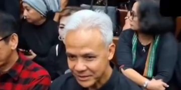 Hari ini Kamis 17 April 2025 sidang lanjutan Hasto Kristiyanto kembali digelar di Pengadilan Tipikor Jakarta, Ganjar Pranowo hadir beri dukungan (instagram @ebook.everywhere)