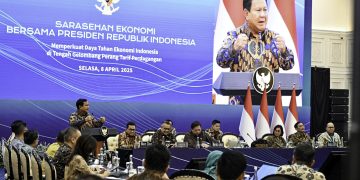 Presiden Prabowo Subianto membuka Sarasehan Ekonomi yang digelar di Menara Mandiri, Jakarta, pada Selasa, 8 April 2025 (dok Setpres)