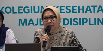 Ketua KKI, drg. Arianti Anaya saat konferensi pers di kantor KKI, Jakarta Selatan, Kamis (17/4/2025).(Ilham F/Suaranusantara).