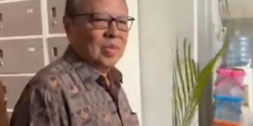 Kardinal Suharyo, saat tiba di Rutan KPK guna menjenguk Hasto Kristiyanto Senin 14 April 2025 membawa daun palma (instagram @bayanews.id)