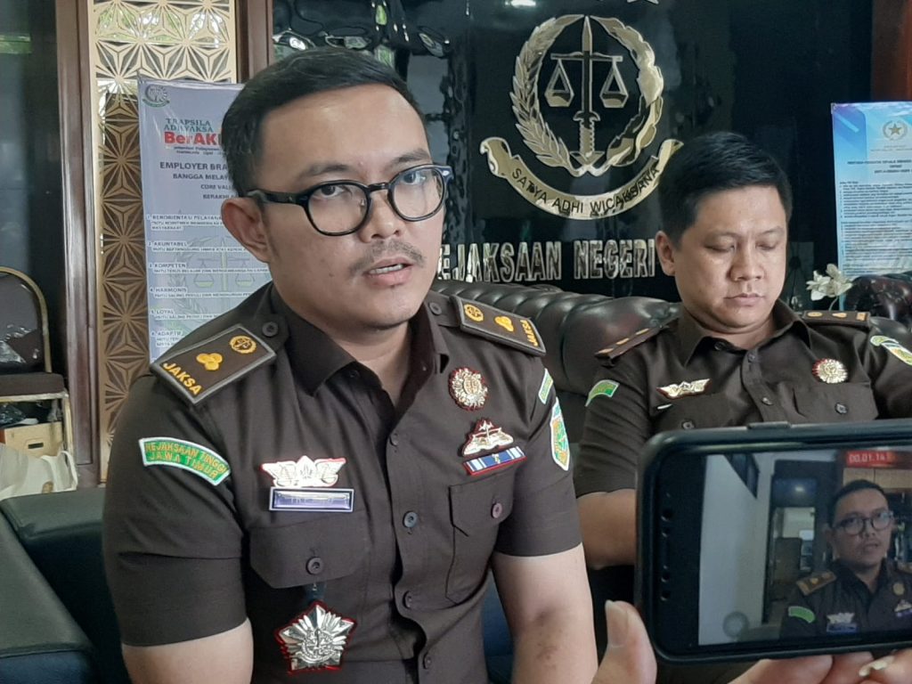 Kasi Pidsus Kejari Lebak Irfano Rukmana didampingi Kasi Intel Puguh Raditya.(Def/SuaraNusantara)
