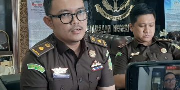 Kasi Pidsus Kejari Lebak Irfano Rukmana didampingi Kasi Intel Puguh Raditya.(Def/SuaraNusantara)