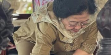Megawati Soekarnoputri Ketum PDI Perjuangan saat tengah berziarah ke makam Bung Karno Jumat 4 April 2025 (instagram @newssuararakyat62)