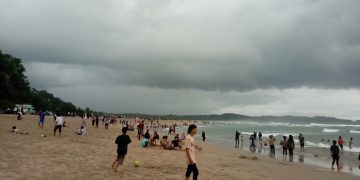 Seorang wisatawan terseret ombak di Pantai Goa Langir, Lebak.(dok. Basarnas Banten)