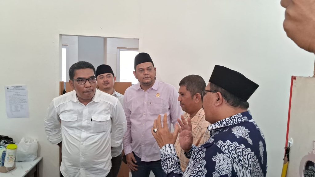 Anggota DPRD Lebak sidak ke ruang penyimpanan obat di RSUD dr Adjidarmo.(Def/SuaraNusantara)