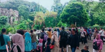 Kebun Binatang Ragunan ramai pengjung saat momen Lebaran