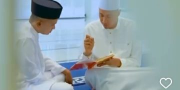 Ruben Onsu mantan suami Sarwendah mantap putuskan mualaf. Potret saat belajar agama Islam dibimbing Ustad Usman Bin Yahya (instagram @ruben_onsu)
