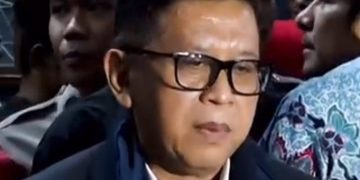 Sekjen PDI Perjuangan Hasto Kristiyanto kasih sentilan buat Hakim Djuyamto. Foto saat usai sidang, memberikan keterangan pers (instagram @genbanteng)