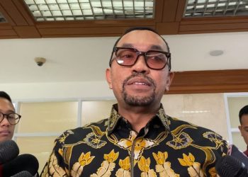 Wakil Ketua Komisi III DPR RI, Ahmad Sahroni saat diwawancarai di Kompleks Parlemen, Senayan, Jakarta Pusat, Senin (21/4/2025) terkait Sirkus OCI (Ilham F/Suaranusantara).