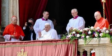 Paus Fransiskus pada Senin 21 April 2025 meninggal dunia akibat stroke. Foto saat Paus tengah merayakan Paskah melalui Balkon Basilika Santo Petrus Vatikan, Minggu 20 April 2025 (instagram @franciscus)