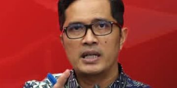 Febri Diansyah selaku kuasa hukum Sekjen PDI Perjuangan, Hasto Kristiyanto di sela-sela sidang lanjutan pada Kamis 24 April 2025 (instagram @pdiperjuangan)