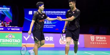 Ganda campuran Dejan Ferdinansyah/Siti Fadia Silva Ramadhanti saling support saat melawan pasangan Malaysia Goh Soon Huat/Lai Shevon Jemie pada partai pertama Kejuaraan Bulu Tangkis Beregu Campuran Asia (BAMTC) 2025 di di Conson Gymnasium, Qingdao, China, Kamis (13/2/2025).