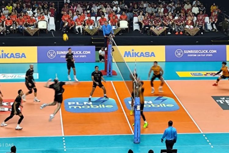 Pertandingan antara Jakarta Bhayangkara Presisi lawan Palembang Bank SumselBabel pada final four PLN Mobile Proliga 2025 di GOR Jayabaya Kediri, Jawa Timur, Sabtu (19/4/2025) malam.