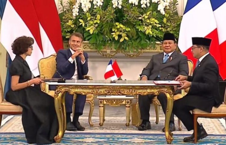 Momen Presiden Prabowo Subianto dan Presiden Prancis Emmanuel Macron teken MoU di Istana Negara (Dok Istimewa).
