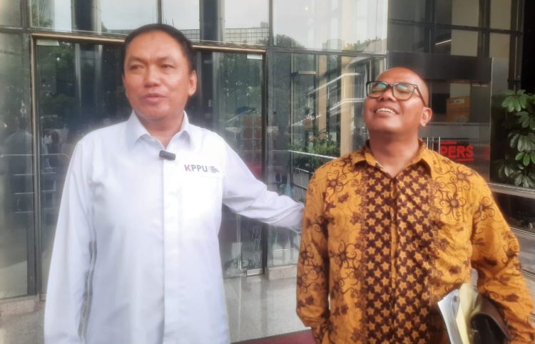 Ketua KPPU M. Fanshurullah Asa, penuhi panggilan Komisi Pemberantasan Korupsi (KPK) pada pukul 09.30 WIB, di Jakarta pada Kamis, 22 Mei 2025 (suaranusantara.com/GN)