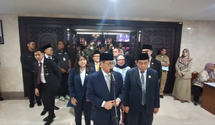 Pramono Anung usai hadiri rapat paripurna DPRD DKI Jakarta (Suaranusantara/Aditya)