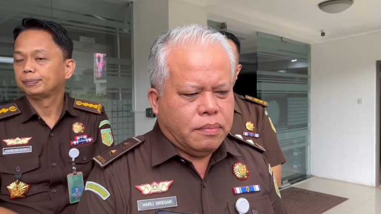 Kapuspenkum Kejagung RI, Harli Siregar saat diwawancarai di kantor Kejagung RI, Jakarta Selatan, Rabu (14/5/2025). (Ilham F/Suaranusantara).