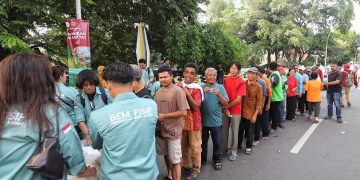 Mahasiswa UBK gelar tebus murah di kawasan Menteng Jakarta Pusat (dok suaranusantara.com)