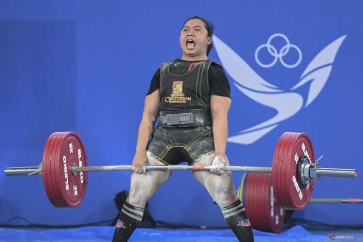 Lifter Jawa Barat Maria Magdalena S melakukan angkatan deadlift pada pertandingan angkat berat kelas 84 kg putri PON XXI Aceh-Sumut 2024 di GOR Seuramoe Angkat Besi Stadion Harapan Bangsa, Banda Aceh, Aceh, Rabu (18/9/2024). Maria Magdalena S berhasil meraih emas untuk total angkatan 675 kg sedangkan medali perak diraih lifter Riau Sri Rahayu dengan total angkatan 660 kg dan perunggu diraih lifter Papua Pegunungan Saela Waimory dengan total angkatan 640 kg. ANTARA FOTO/Adeng Bustomi