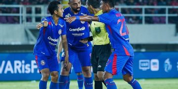 Arema FC vs Semen Padang