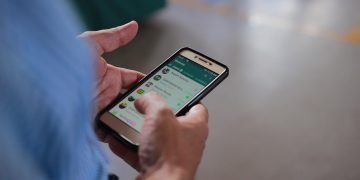 Lindungi privasi chat WhatsApp dengan fitur kunci sidik jari atau Face ID