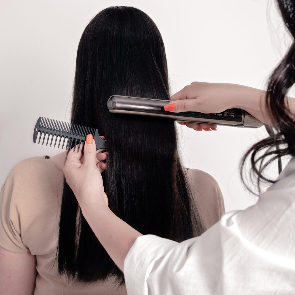 Tips Merawat Rambut yang Sering Dicatok Agar Tetap Sehat dan Berkilau