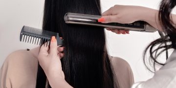 Tips Merawat Rambut yang Sering Dicatok Agar Tetap Sehat dan Berkilau