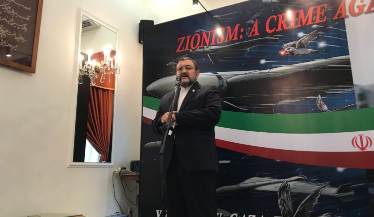 Dubes Iran untuk Indonesia, Mohammad Boroujerdi saat konferensi pers di kawasan Menteng, Jakarta Pusat, Selasa (17/6/2025). (Ilham F/Suaranusantara).