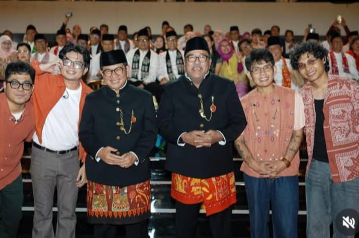 Pramono Anung-Rano Karno selaku Gubernur dan Wakil Gubernur Jakarta saat menutup rangkaian HUT ke 498 Jakarta (instagram @pramonoanungw)