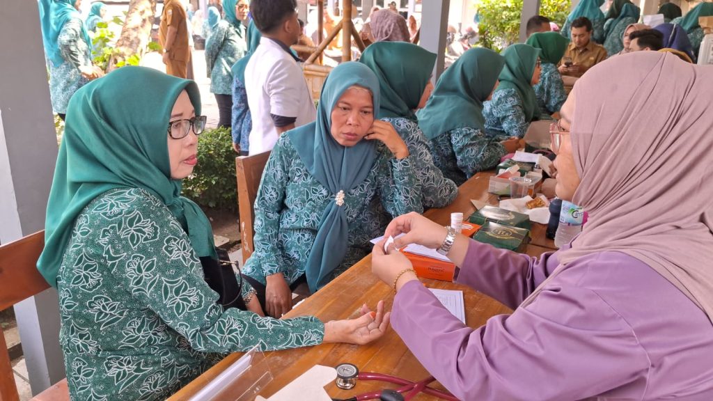 Kemenkes buat program Cek Kesehatan Gratis (CKG), Anggota PKK Lebak mengikuti pemeriksaan kesehatan.(SuaraNusantara/Def)