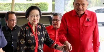 Olly Dondokambey saat gandeng Ketum PDI Perjuangan Megawati Soekarnoputri (instagram @ollydondokambey)