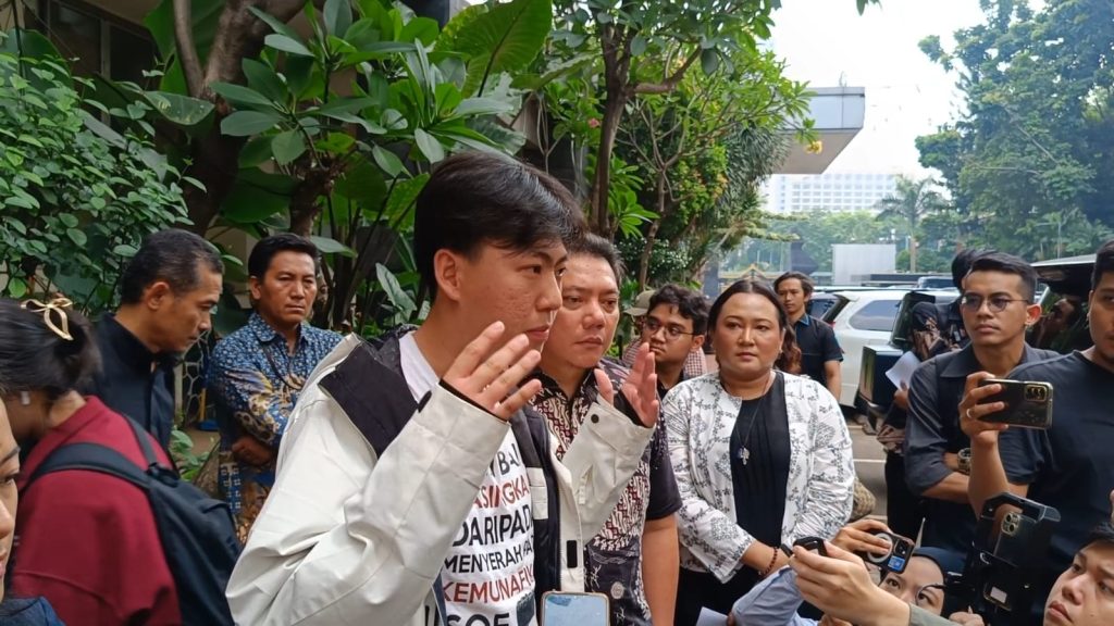 Mahasiswa UI Prodi Ilmu Filsafat FIB, Cho Yong GI alias Kevin saat diwawancarai di Polda Metro Jaya, Selasa (3/6/2025). (Ilham F/Suaranusantara)