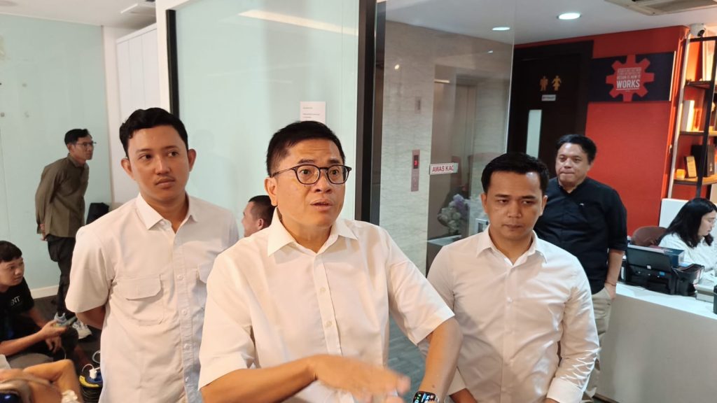 Ketua Steering Committee Kongres PSI, Andy Budiman saat diwawancarai di kantor DPP PSI, Jakarta Pusat, Selasa (24/6/2025). (Ilham F/Suaranusantara)