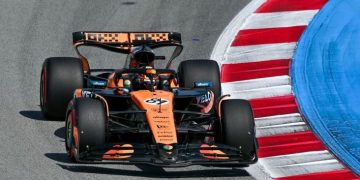 Pembalap McLaren asal Australia Oscar Piastri memacu kendaraannya saat sesi kualifikasi Grand Prix Formula 1 Spanyol 2025 di Sirkuit Catalunya, Montmelo, Spanyol, Sabtu (31/5/2025). ANTARA FOTO/Xinhua/Bao Di