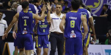 Dokumentasi pelatih Prawira Bandung David Singleton dalam salah satu pertandingan IBL 2025.