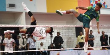 Atlet sepak takraw beradu kemampuan pada Seleksi Nasional Sepak Takraw Piala Menpora 2025 di GBK Arena, Jakarta, yang resmi ditutup pada Kamis (26/6/2025.