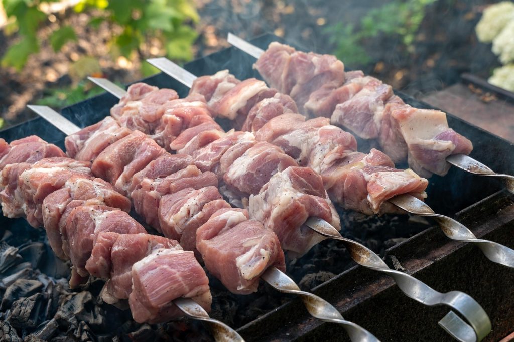 Tips Agar Daging Kambing Cepat Empuk Saat Disate