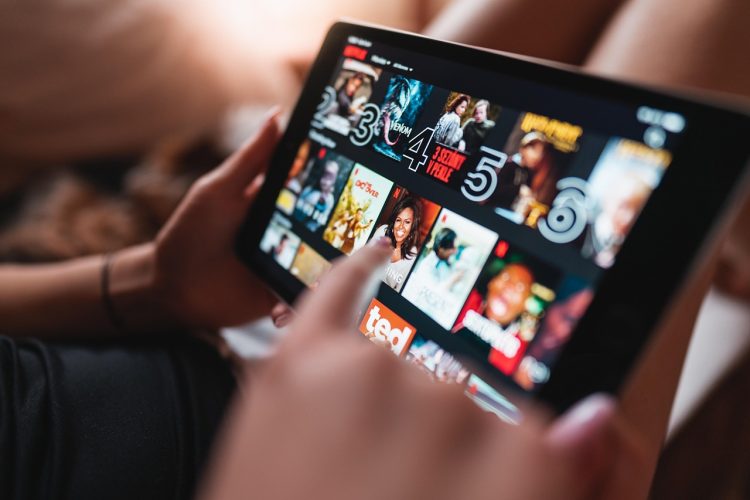 Cara Nonton TV di HP, Bisa Tanpa Aplikasi!