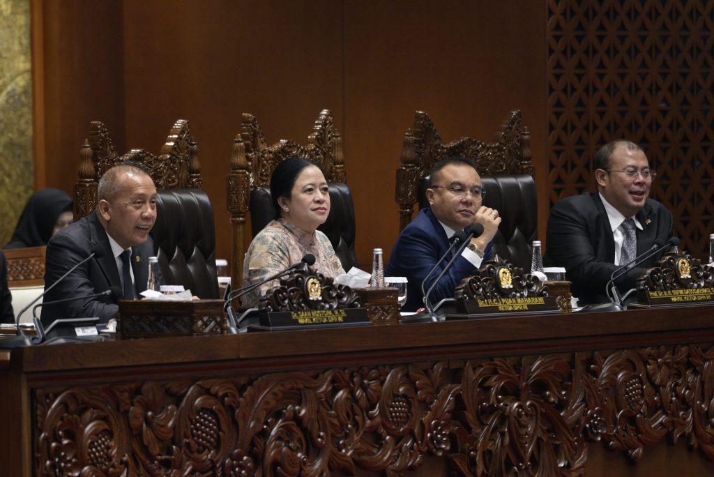 Ketua DPR RI Dr. (H.C.) Puan Maharani saat Rapat Paripurna DPR RI ke-24 Masa Persidangan IV Tahun Sidang 2024–2025 di Gedung Nusantara II, Senayan, Jakarta, Selasa (15/7/2025).