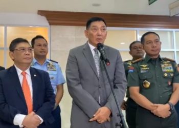 Menhan Sjafire Sjamsoeddin saat konferensi pers membahas soal geopolitik dan geoekonomi bersama Panglima TNI dan Komisi I DPR RI