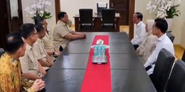 Presiden RI Prabowo Subianto saat sowan ke kediaman Jokowi, Minggu malam 20 Juli 2025 (instagram @jokowi)