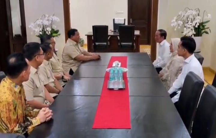 Presiden RI Prabowo Subianto saat sowan ke kediaman Jokowi, Minggu malam 20 Juli 2025 (instagram @jokowi)