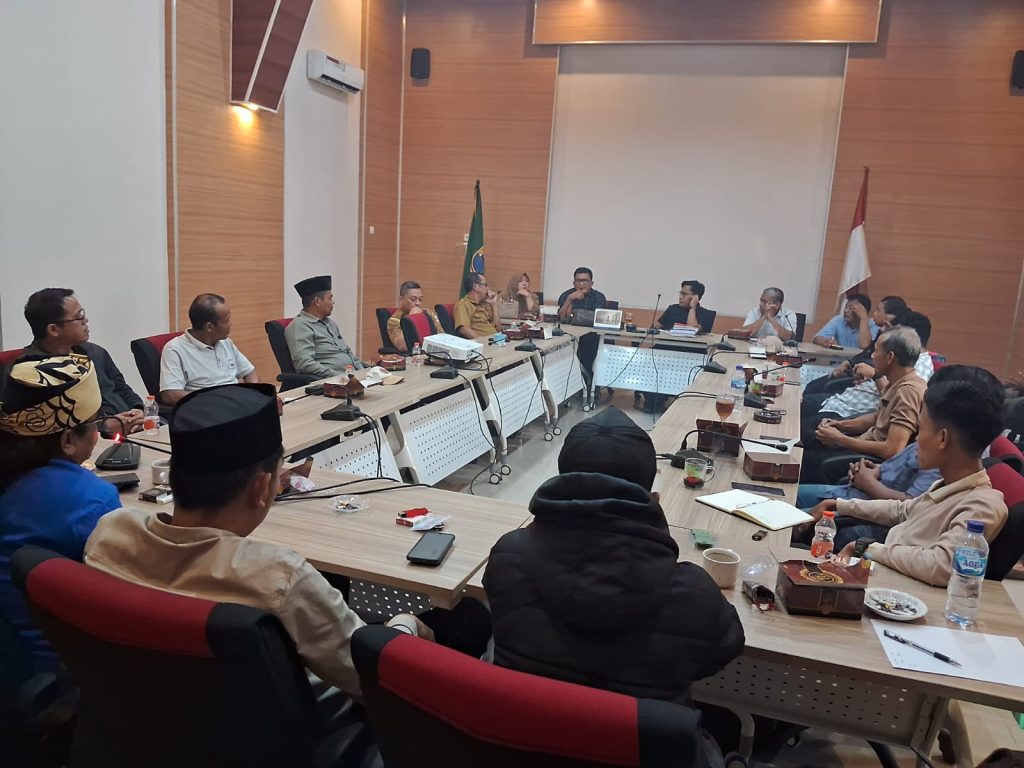 Audiensi nelayan dan koperasi dengan Komisi II DPRD Lebak.(Def/SuaraNusantara)