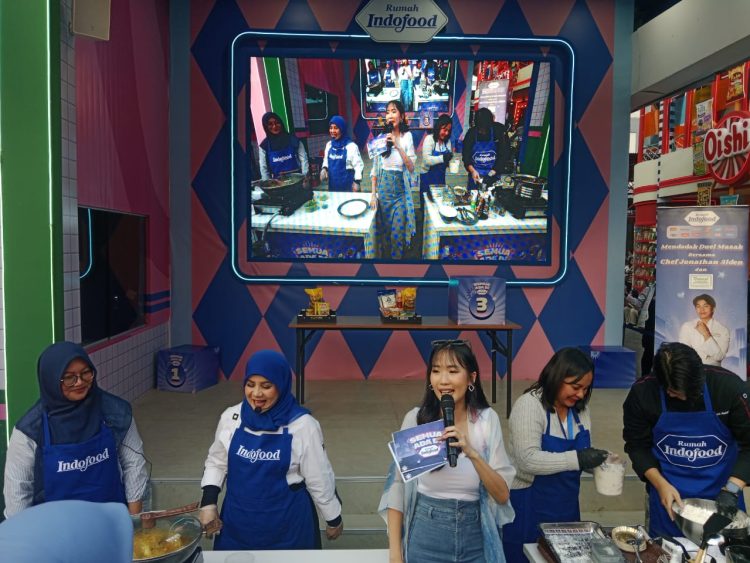 Keseruan Mendadak Duel Masak di Rumah Indofood Jakarta Fair 2025 (suaranusantara/GN)